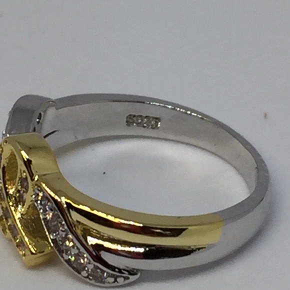 NEW "Hope" Zircon Bow Shaped Ring - Picture 4 of 6